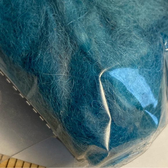 6 Dimensions FeltWorks 100% Wool Turquoise Curly Roving 0.25oz Needle Felting - Picture 14 of 15